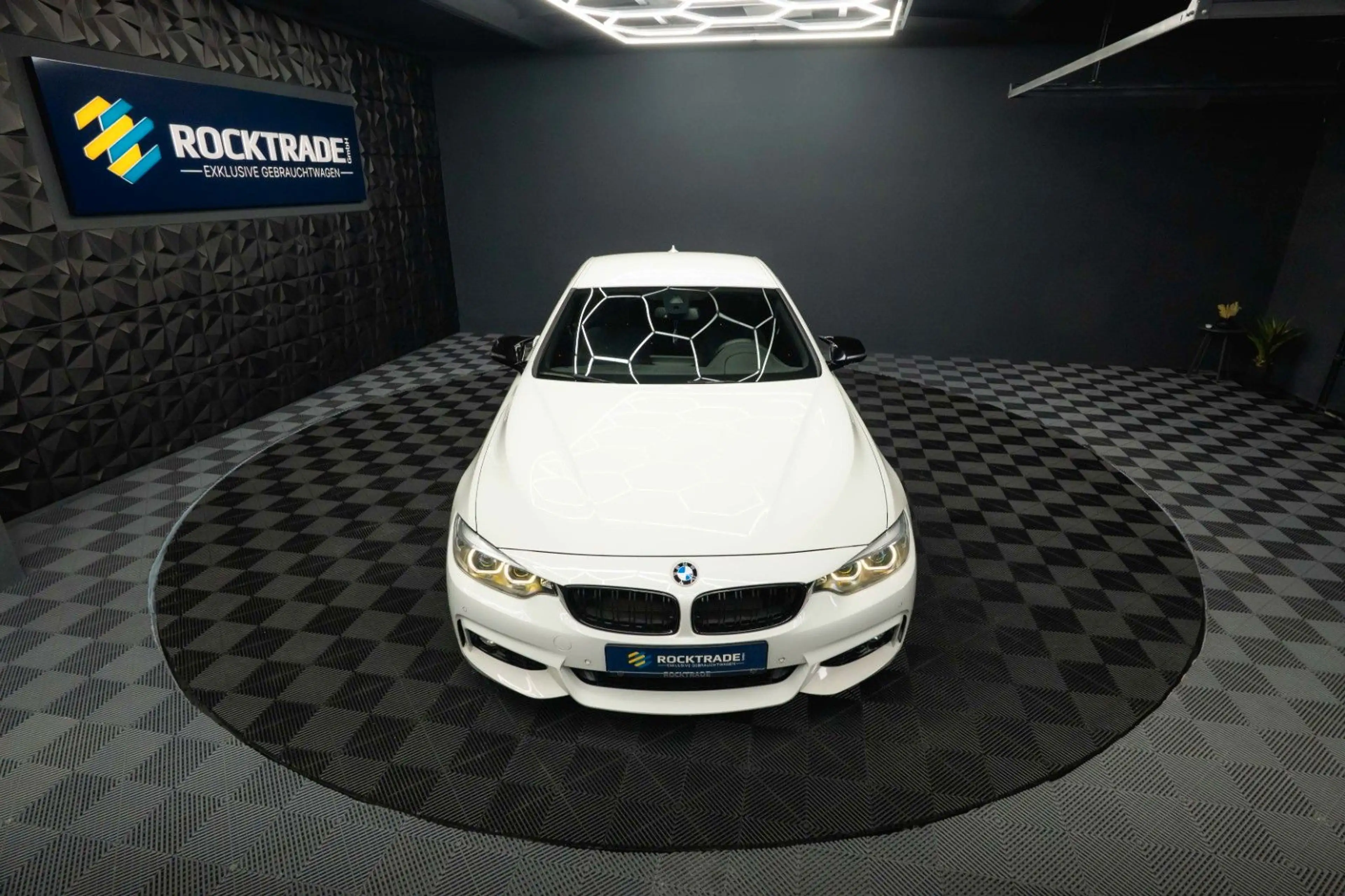 BMW 420 i M Sport Coupe Shadow Line Performance LCI — photo 4