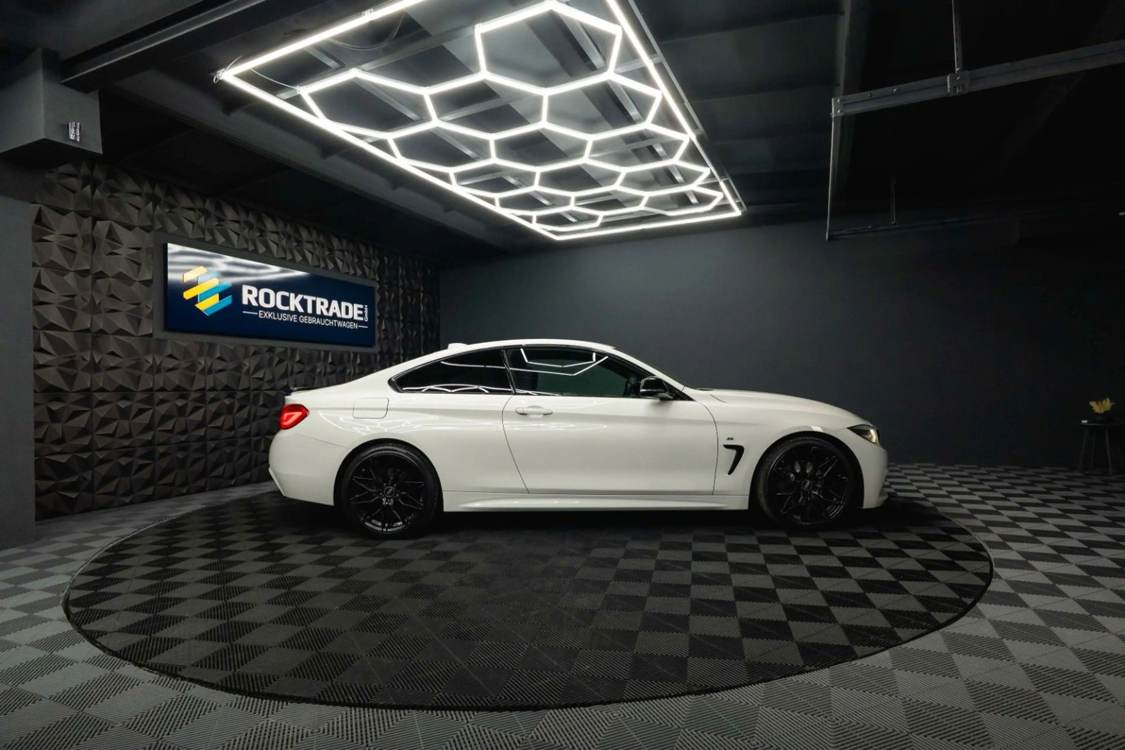 BMW 420 i M Sport Coupe Shadow Line Performance LCI — photo 9