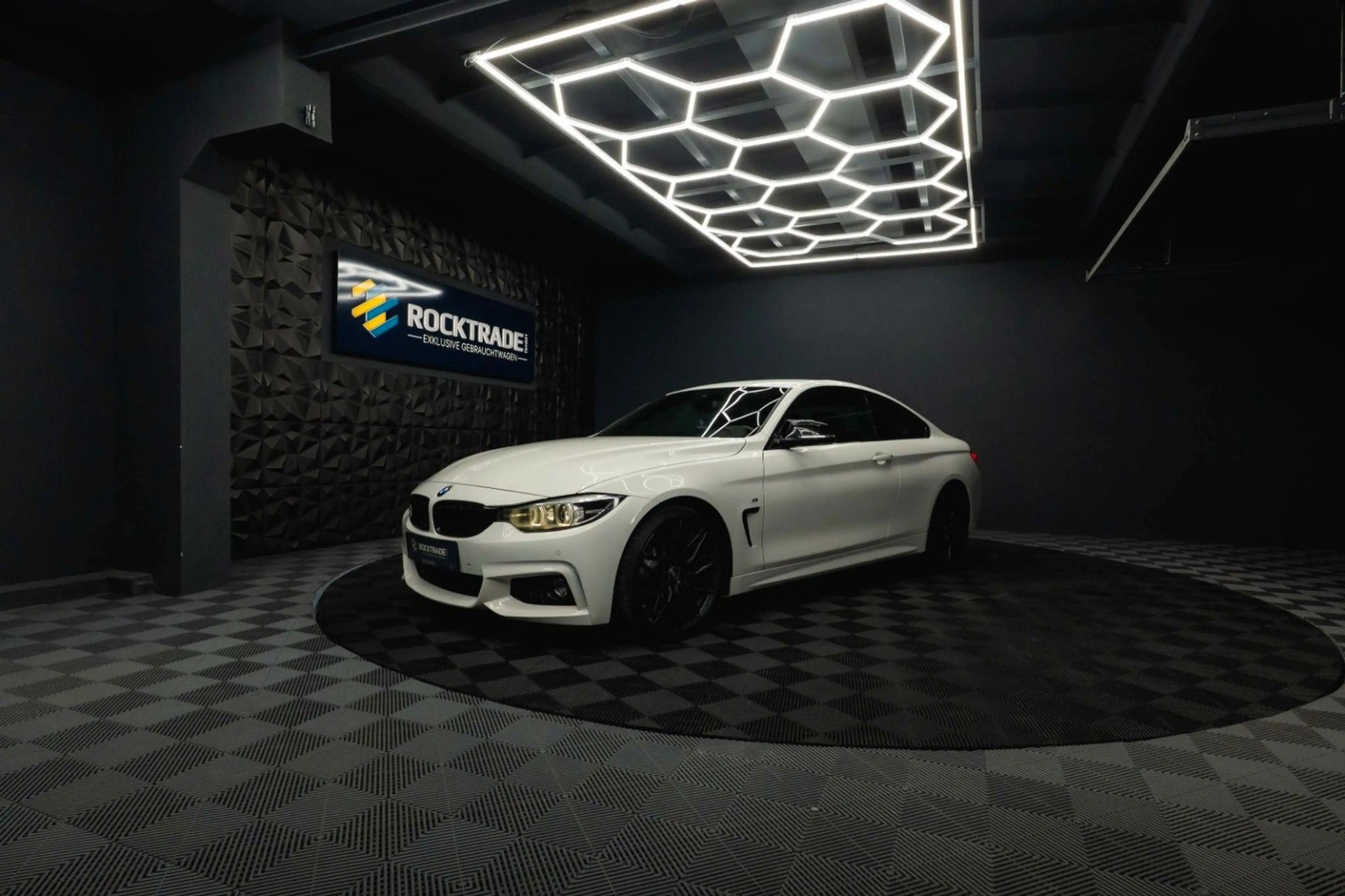 BMW 420 i M Sport Coupe Shadow Line Performance LCI — photo 2