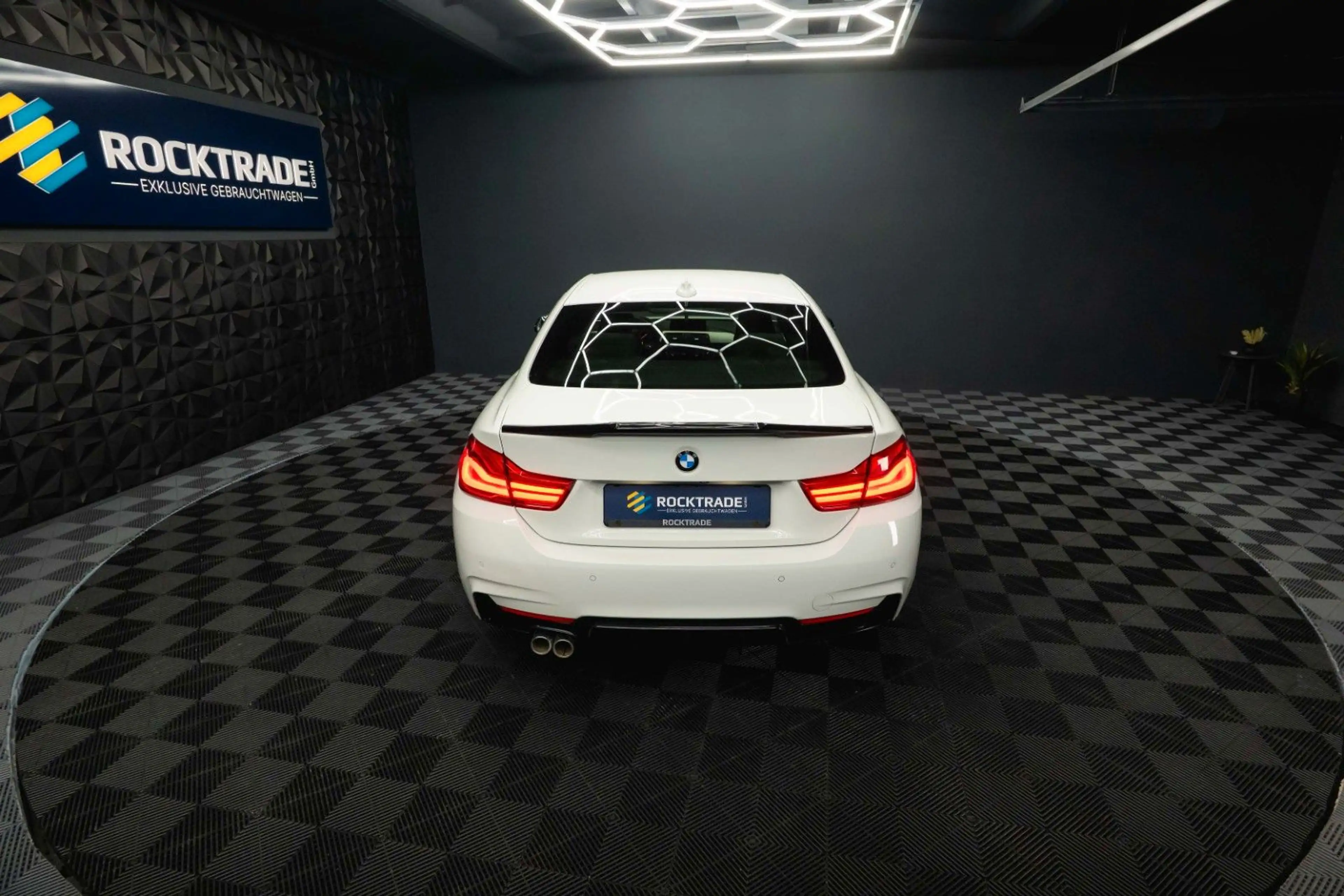 BMW 420 i M Sport Coupe Shadow Line Performance LCI — photo 13