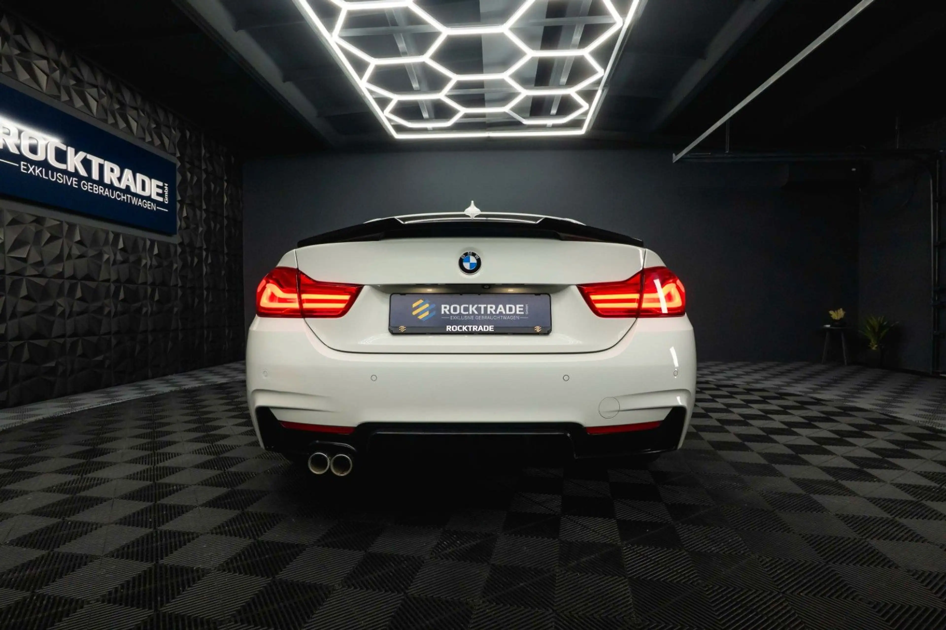 BMW 420 i M Sport Coupe Shadow Line Performance LCI — photo 15