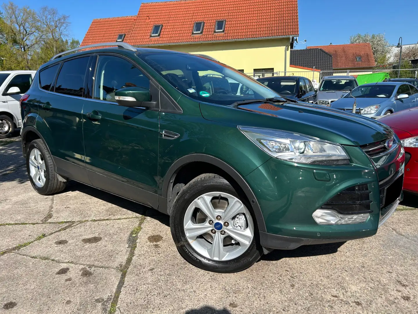 Ford Kuga Titanium4x4, 2.0L,Euro 6,Teilleder,Navi,HU/AU Neu Vert - 2