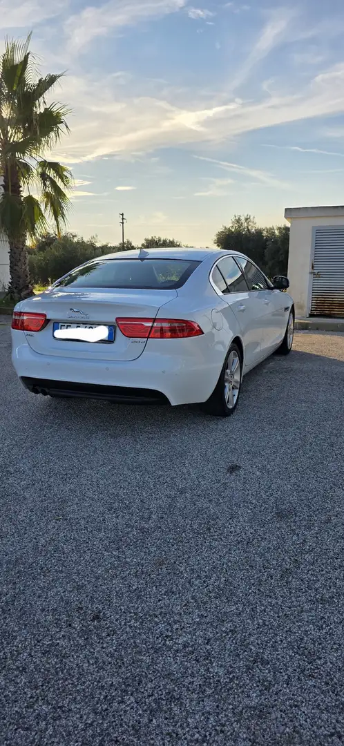 Jaguar XE 2.0d Pure 180cv auto - 1