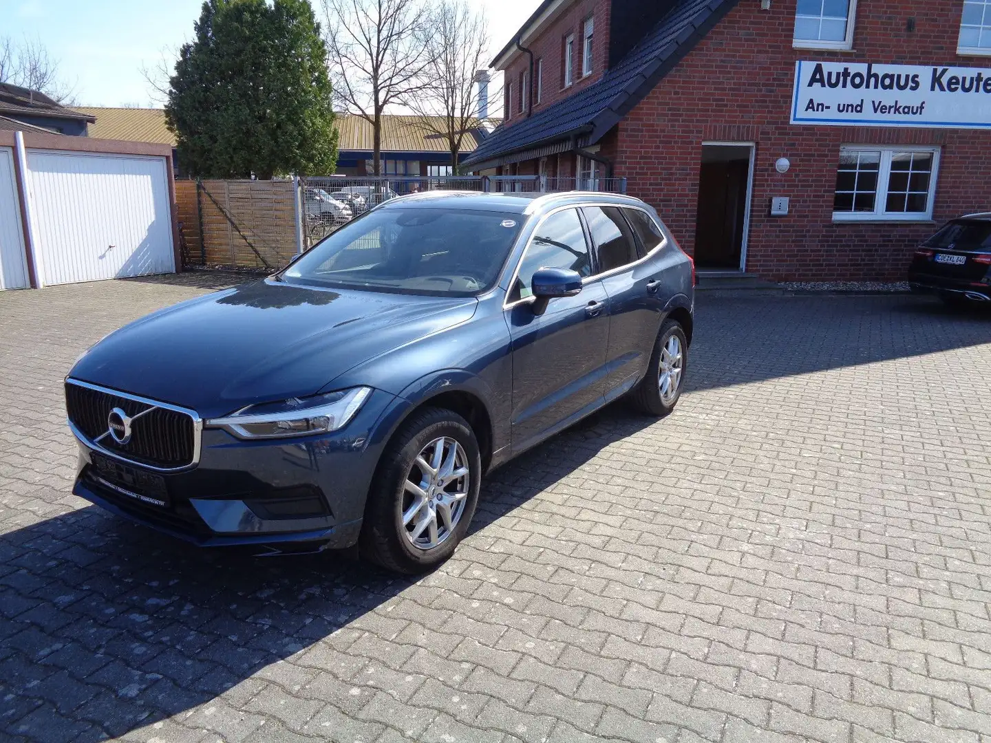 Volvo XC60 D4 Momentum Pro Geartronic - 1