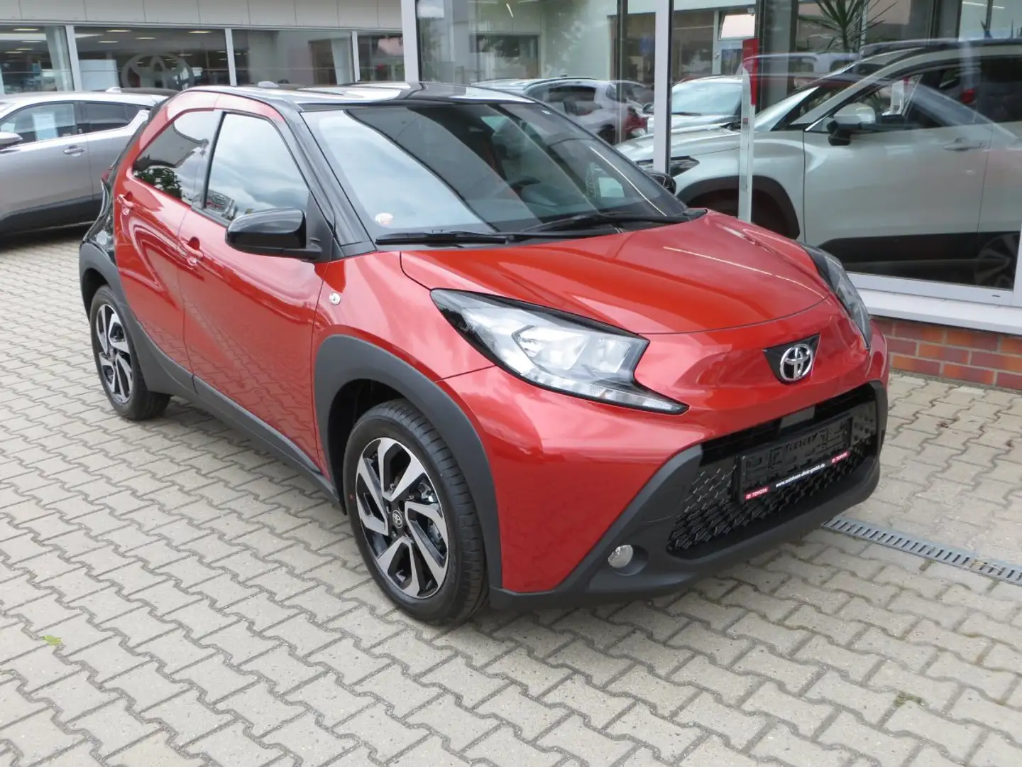 Toyota Aygo X 1.0 VVT-i Teamplayer (EURO 6e) 1.0 VVT-i EU6e Team Rood - 2