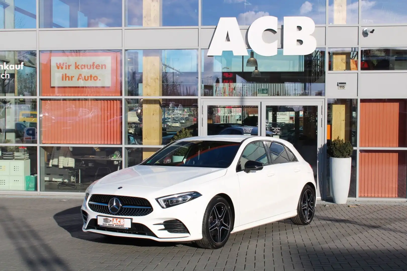 Mercedes-Benz A 200 AMG Line Multibeam LED Leder Standhzg Wide Weiß - 1
