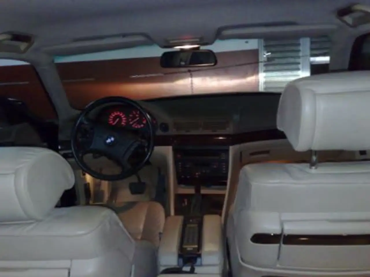 BMW 750i, foto 11