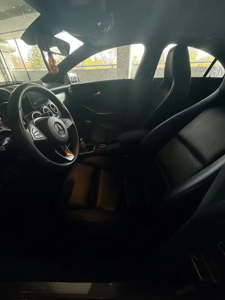 Mercedes-Benz CLA снимка Mercedes-Benz CLA