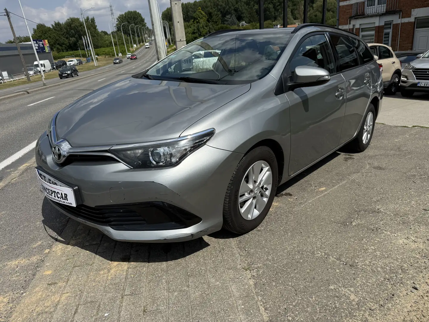 Toyota Auris SW 1.4 D-4D Business Grijs - 1