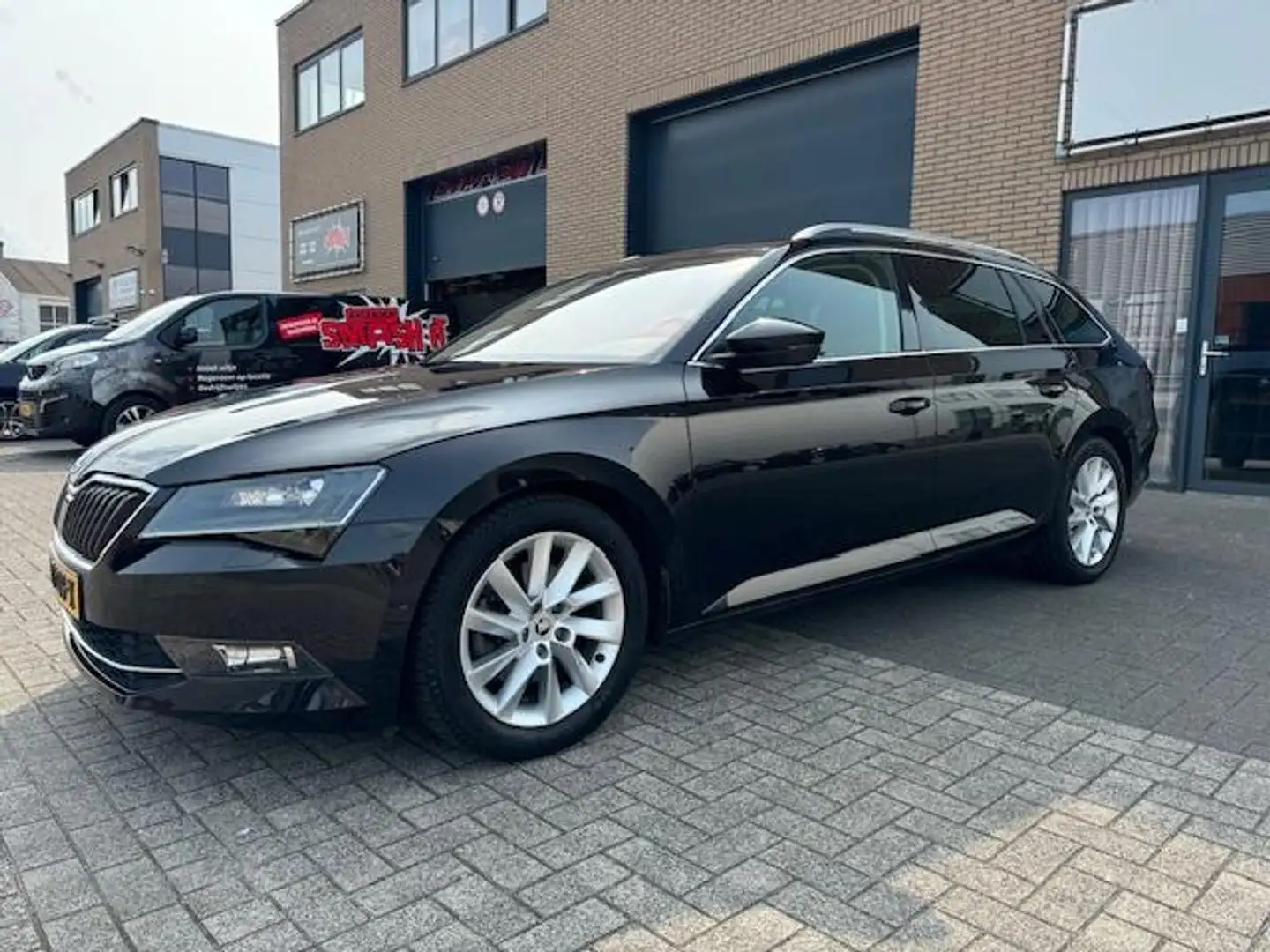 Skoda Superb Combi 1.6 TDI Ambition Business km 183513 Zwart - 2