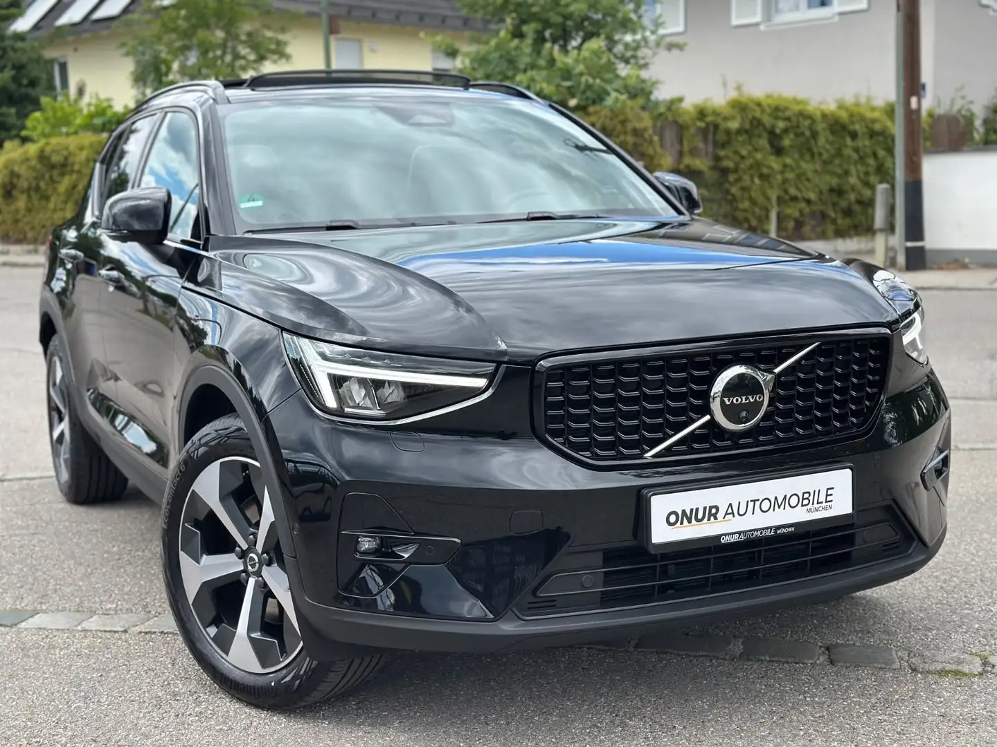 Volvo XC40 Ultimate Dark B4 Navi Pano 360° AHK ACC H&K Zwart - 1