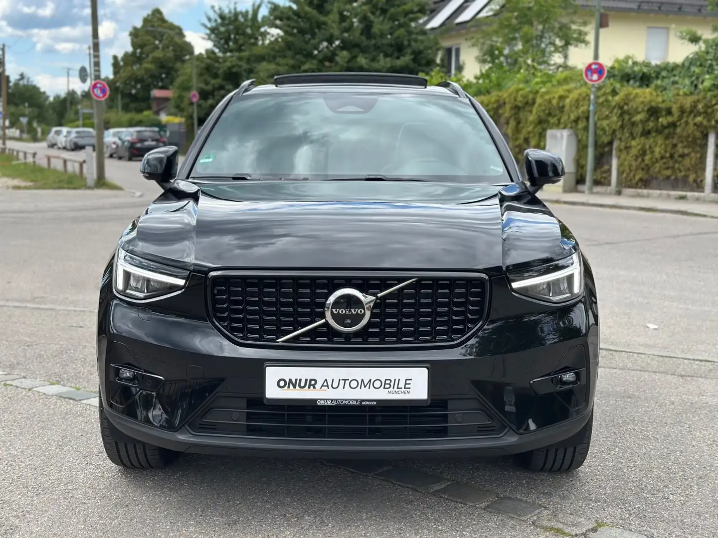 Volvo XC40 Ultimate Dark B4 Navi Pano 360° AHK ACC H&K Zwart - 2