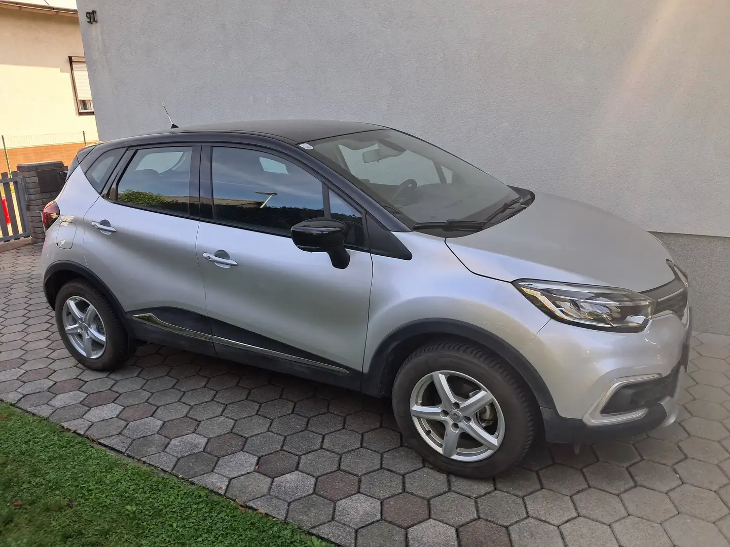 Renault Captur Captur ENERGY TCe 90 4Austria 4Austria Grau - 1