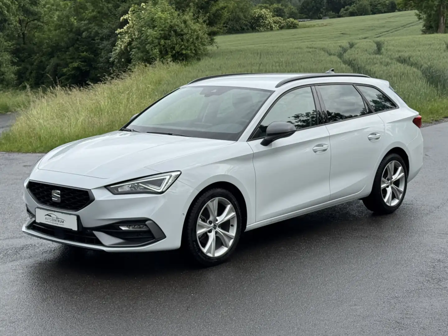 SEAT Leon 1.5 eTSI,FR-L,SHZ,SCHECKHEFT,NAVI,APP,ACC Blanc - 2