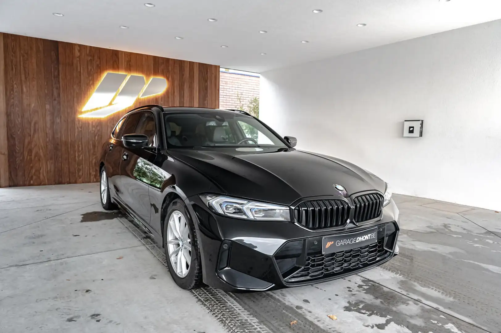 BMW 318 i G21 touring LCi Czarny - 1