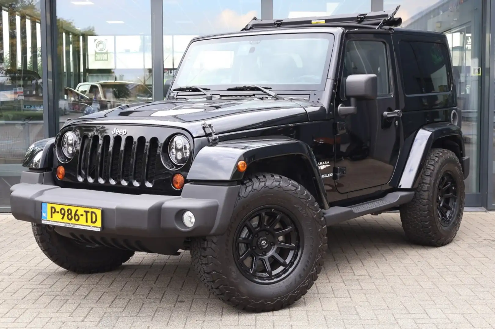 Jeep Wrangler 3.8i V6 Aut. Sahara 2 drs JK 4x4 / LED / Apple Car Zwart - 1