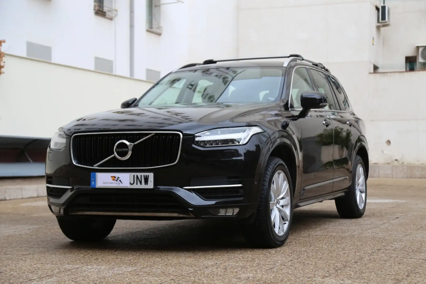 Volvo XC90 D5 Momentum AWD 225 Aut. Zwart - 1
