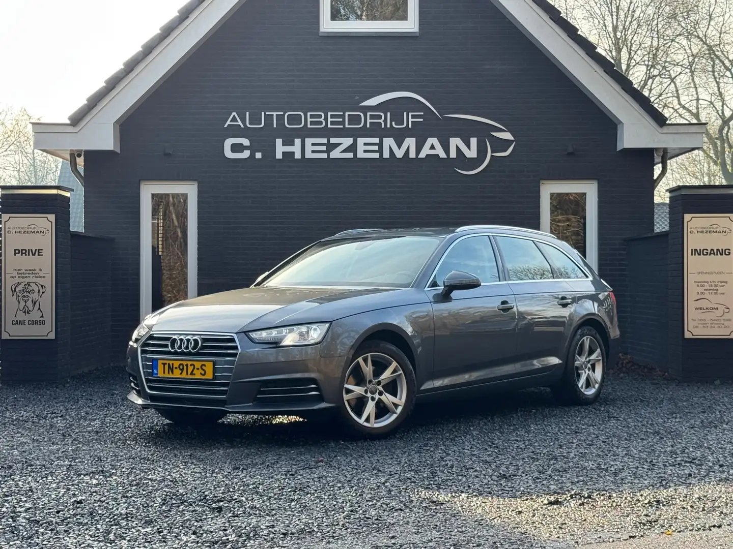 Audi A4 Avant 2.0 TFSI ultra Design Pro Line Plus Virtual Šedá - 2