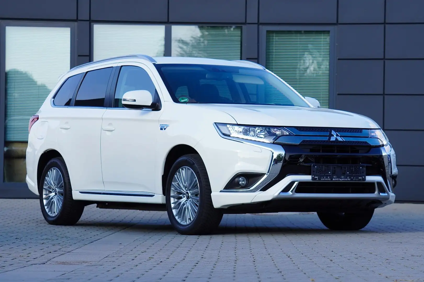 Mitsubishi Outlander PHEV Spirit 4WD MIT WERKSGARANTIE Bianco - 2