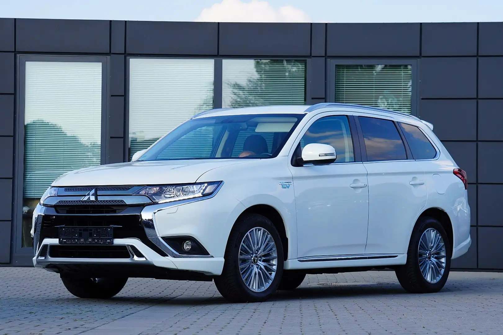 Mitsubishi Outlander PHEV Spirit 4WD MIT WERKSGARANTIE Bianco - 1