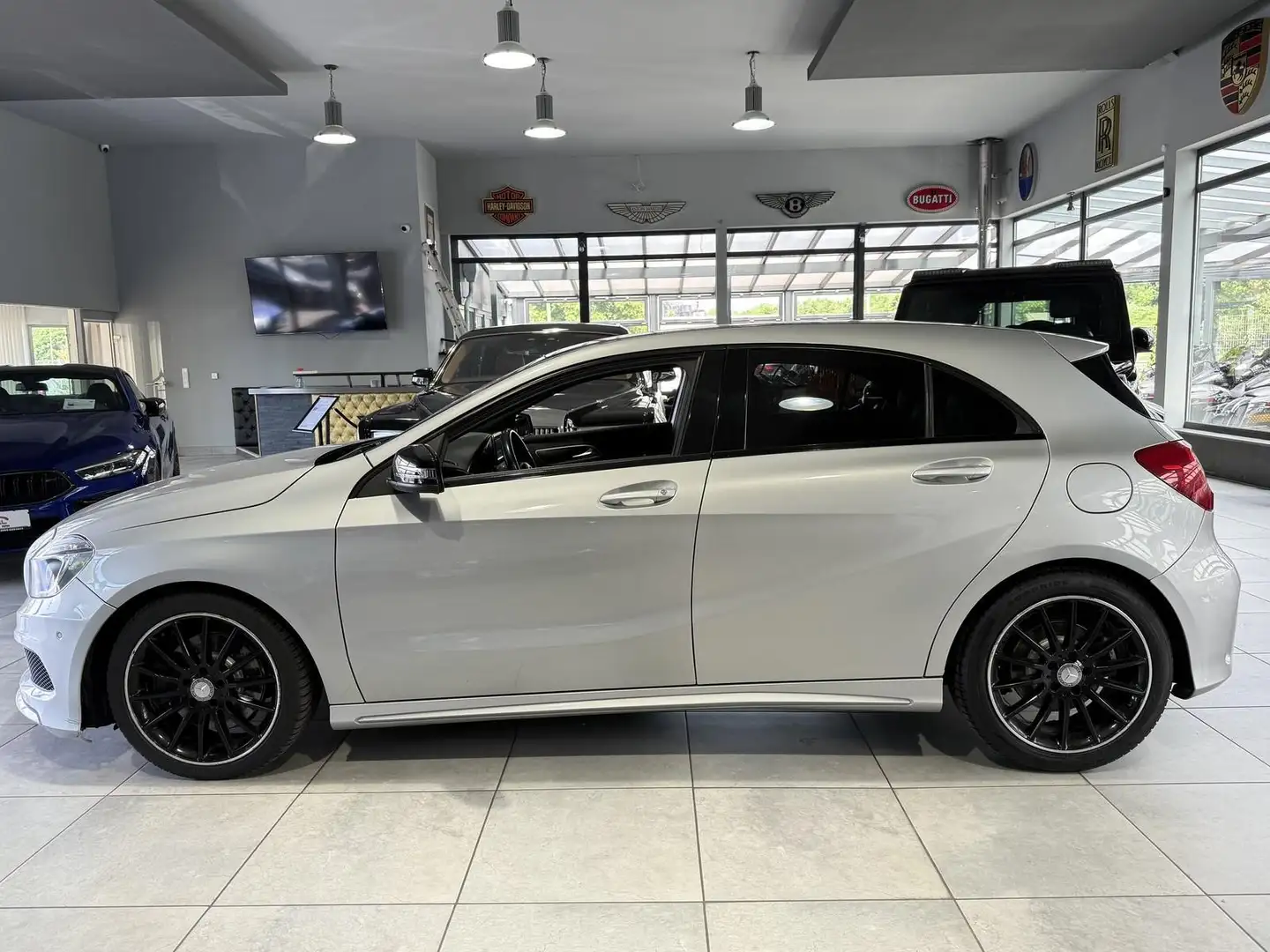 Mercedes-Benz A 220 CDI / d BlueEfficiency Aut. AMG Line Navi Plateado - 2