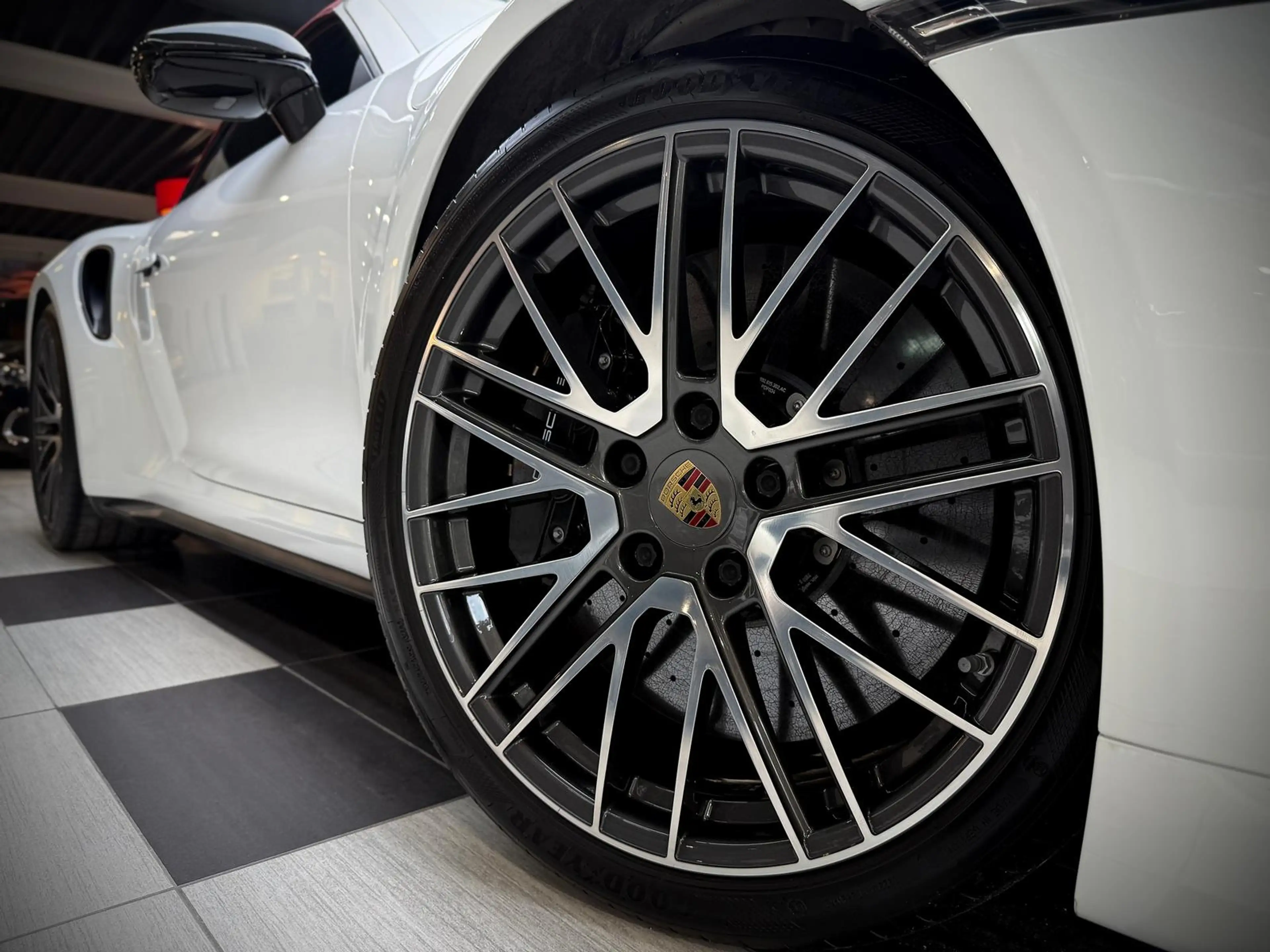 Porsche 911 Turbo S Cabriolet*InnoDrive*Carbon*Lift* — photo 7