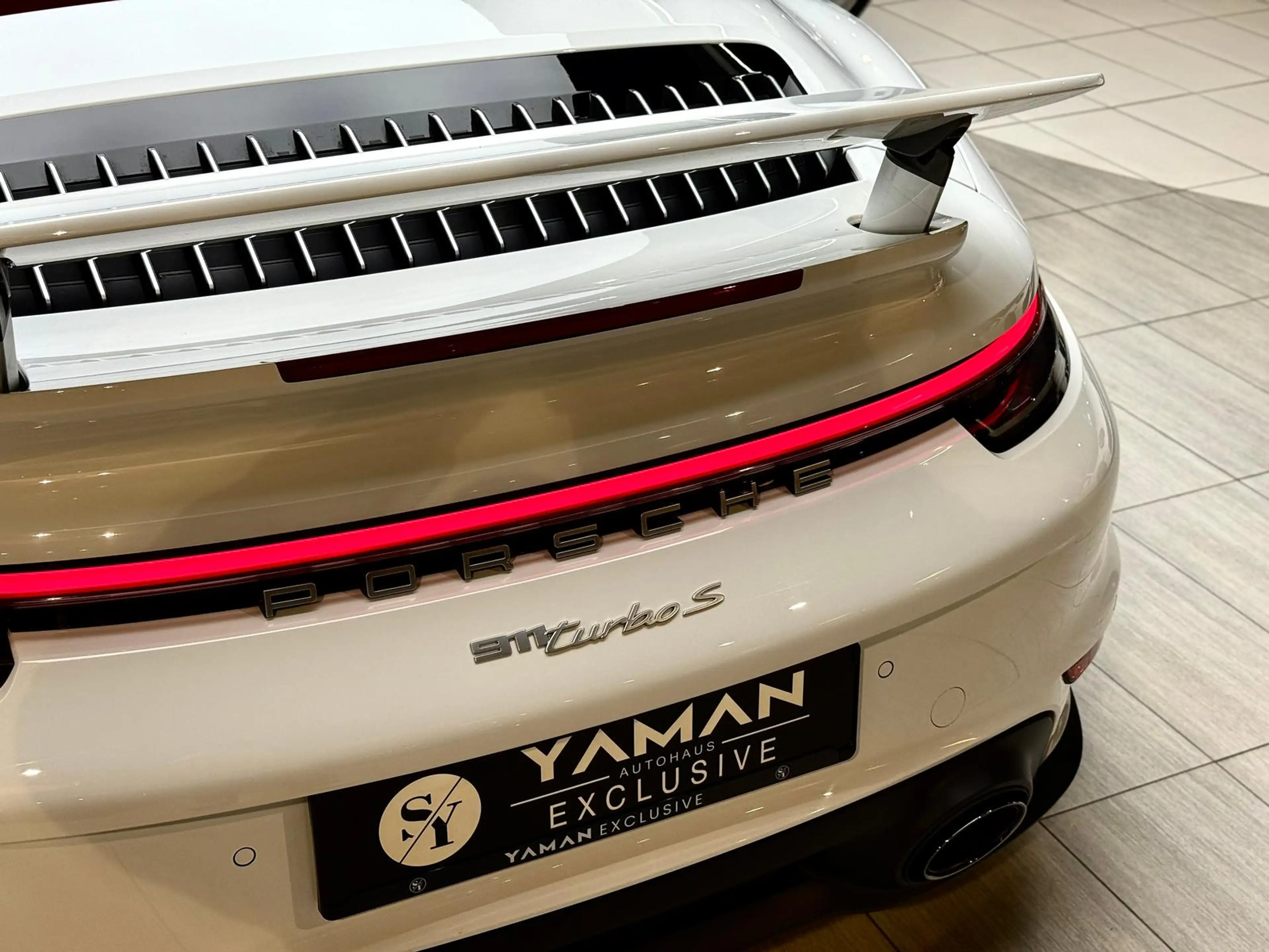 Porsche 911 Turbo S Cabriolet*InnoDrive*Carbon*Lift* — photo 10