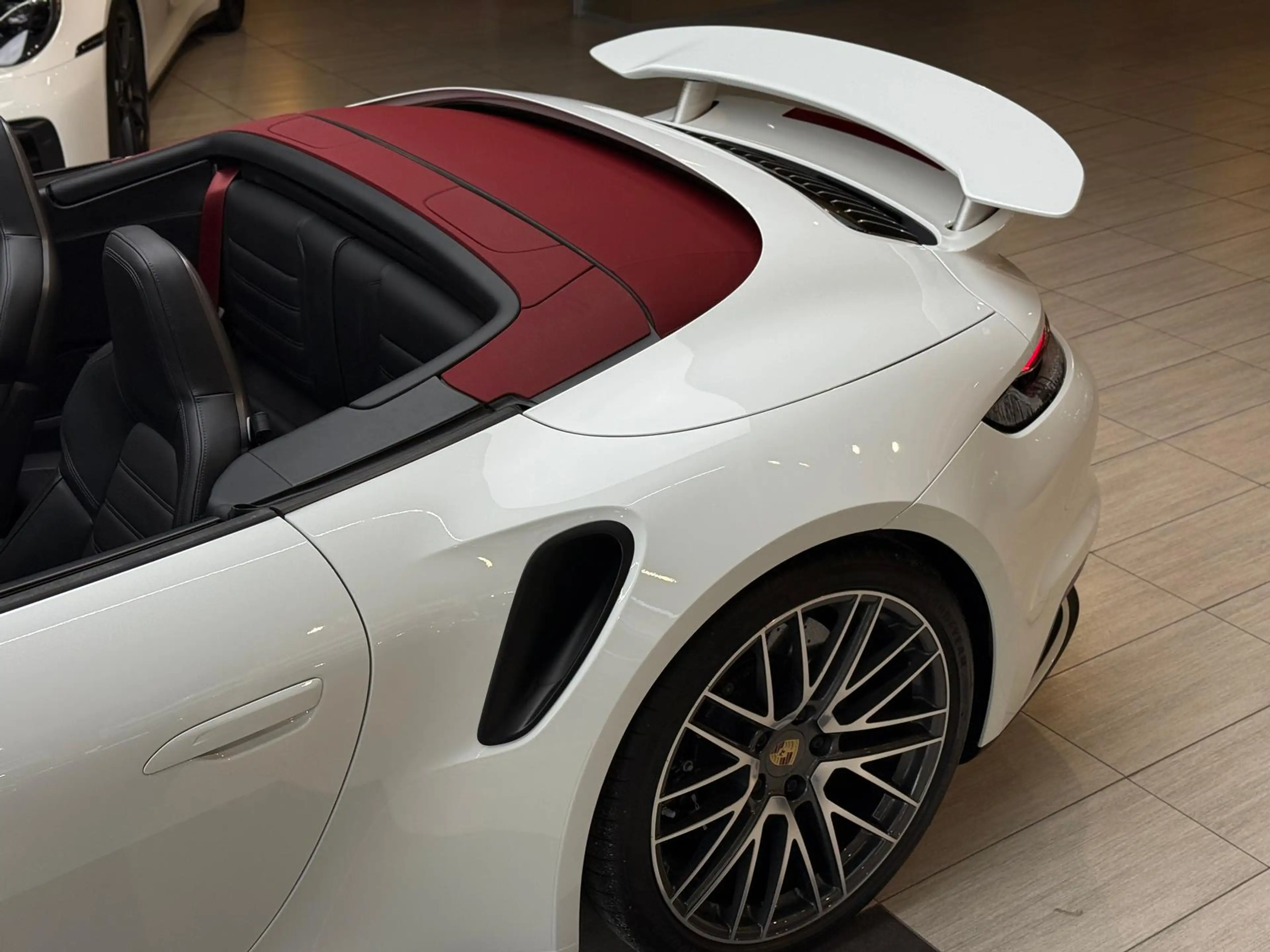 Porsche 911 Turbo S Cabriolet*InnoDrive*Carbon*Lift* — photo 9