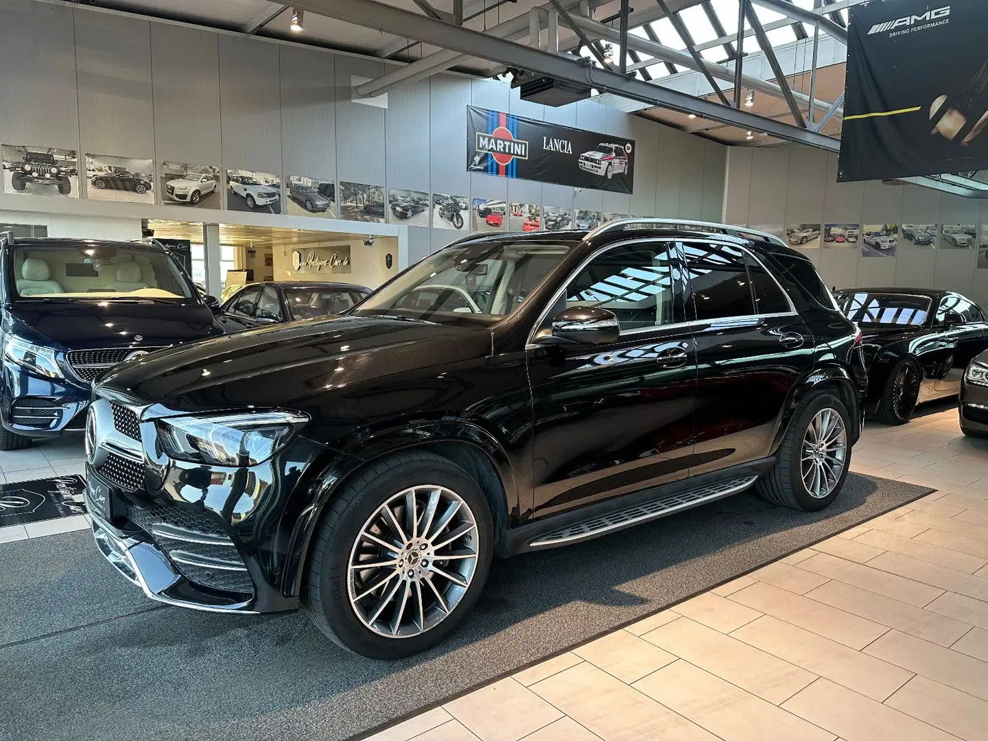 Mercedes-Benz GLE 400 d 4Matic AMG PANO 21 DISTRONIC AHK MULTI Schwarz - 2