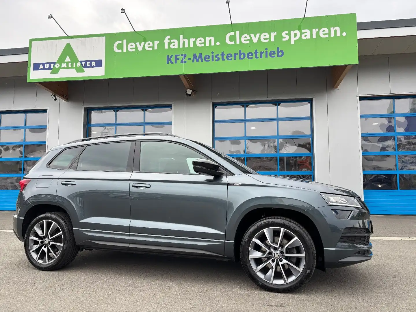 Skoda Karoq Sportline 1.5TSi DSG MATRIX NAV AHK 360° Gris - 1