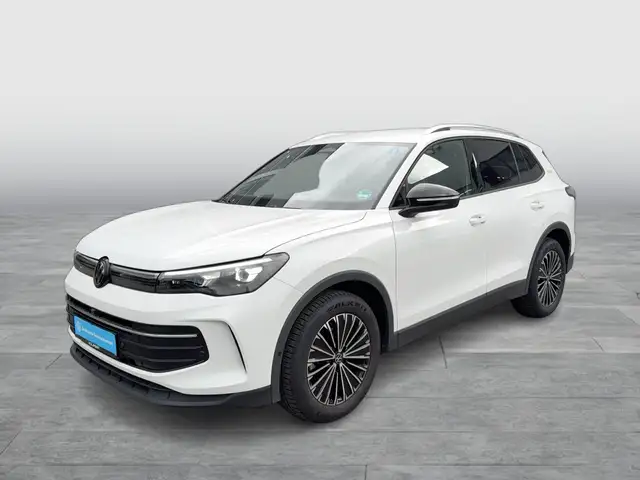 Volkswagen Tiguan view 2