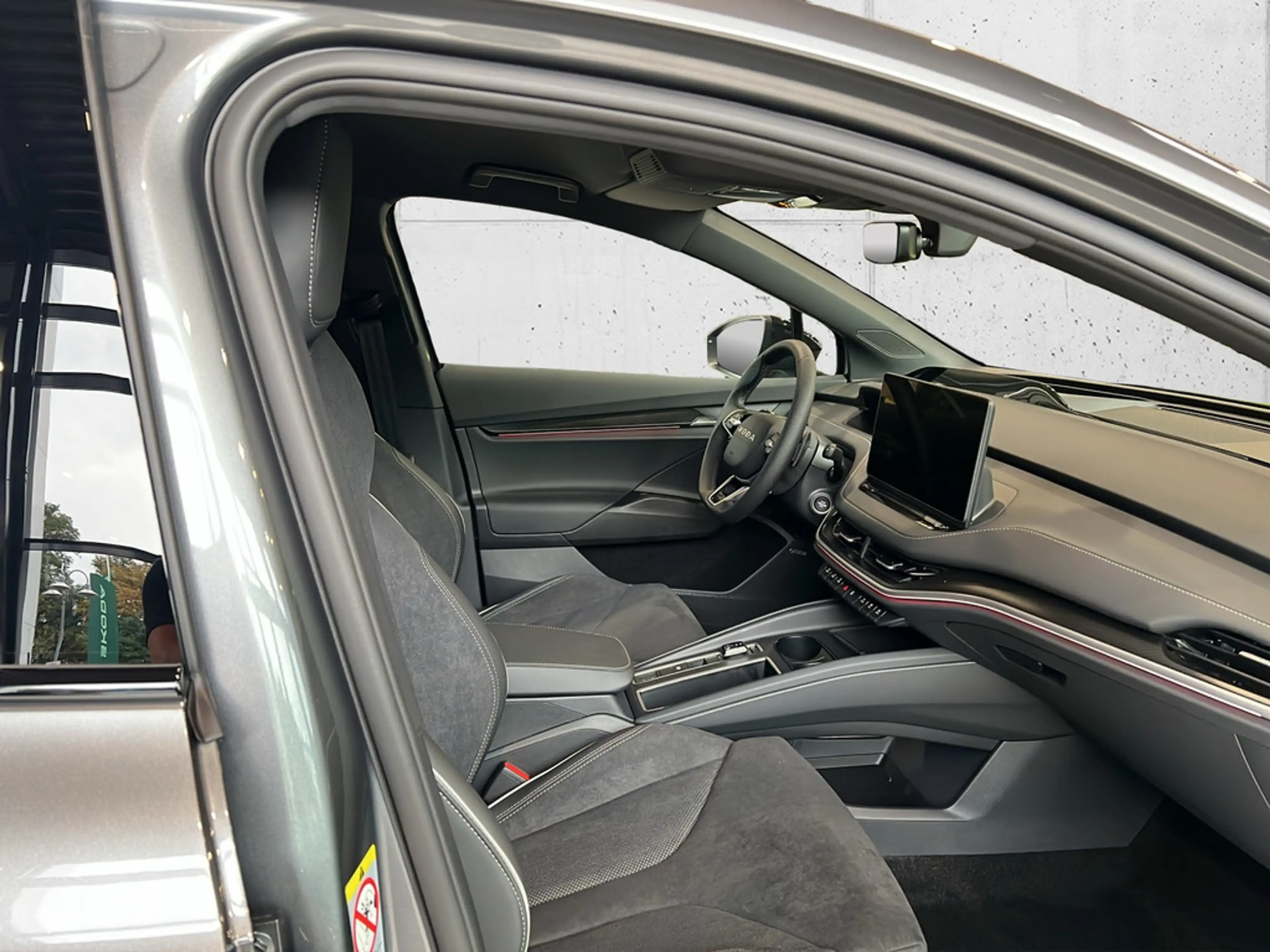Skoda Enyaq 85 Sportline SHZ ACC HUD LED NAVI AHK — photo 12