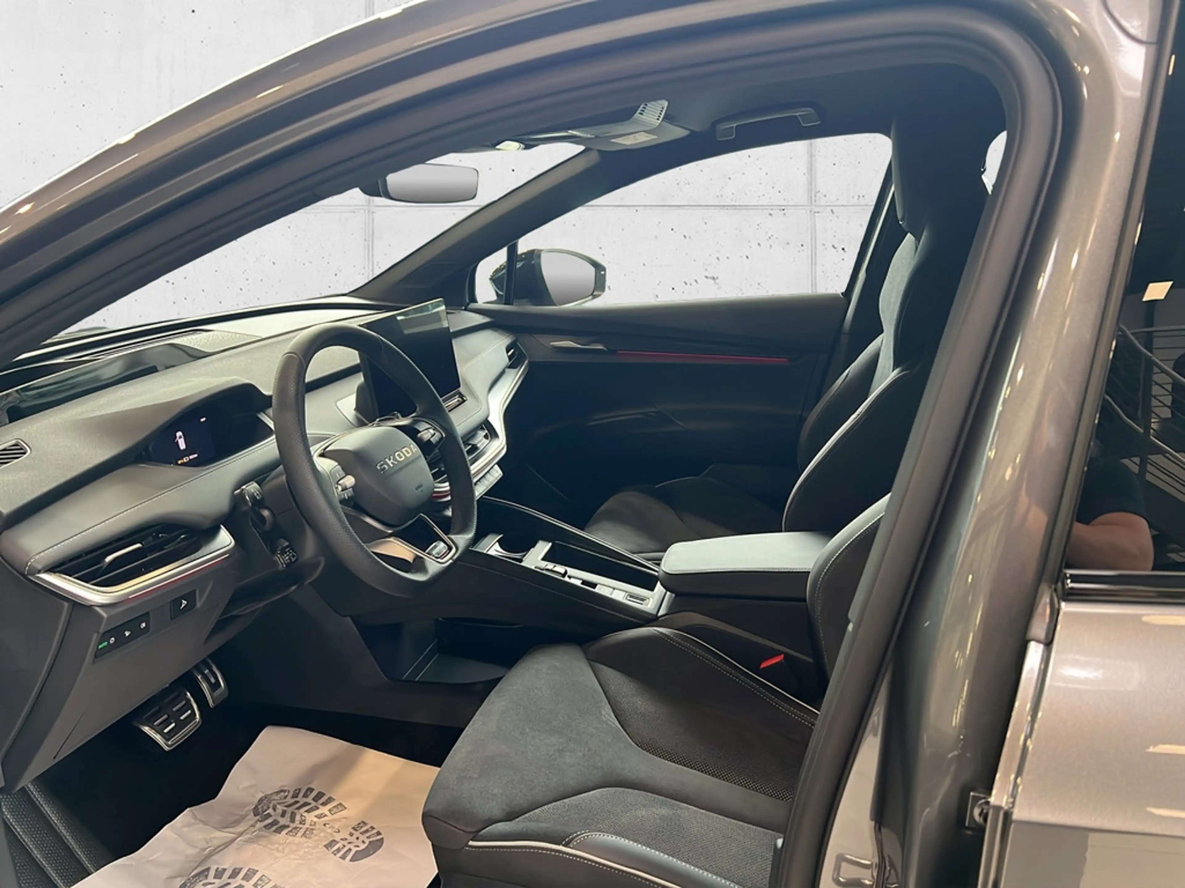 Skoda Enyaq 85 Sportline SHZ ACC HUD LED NAVI AHK — photo 9