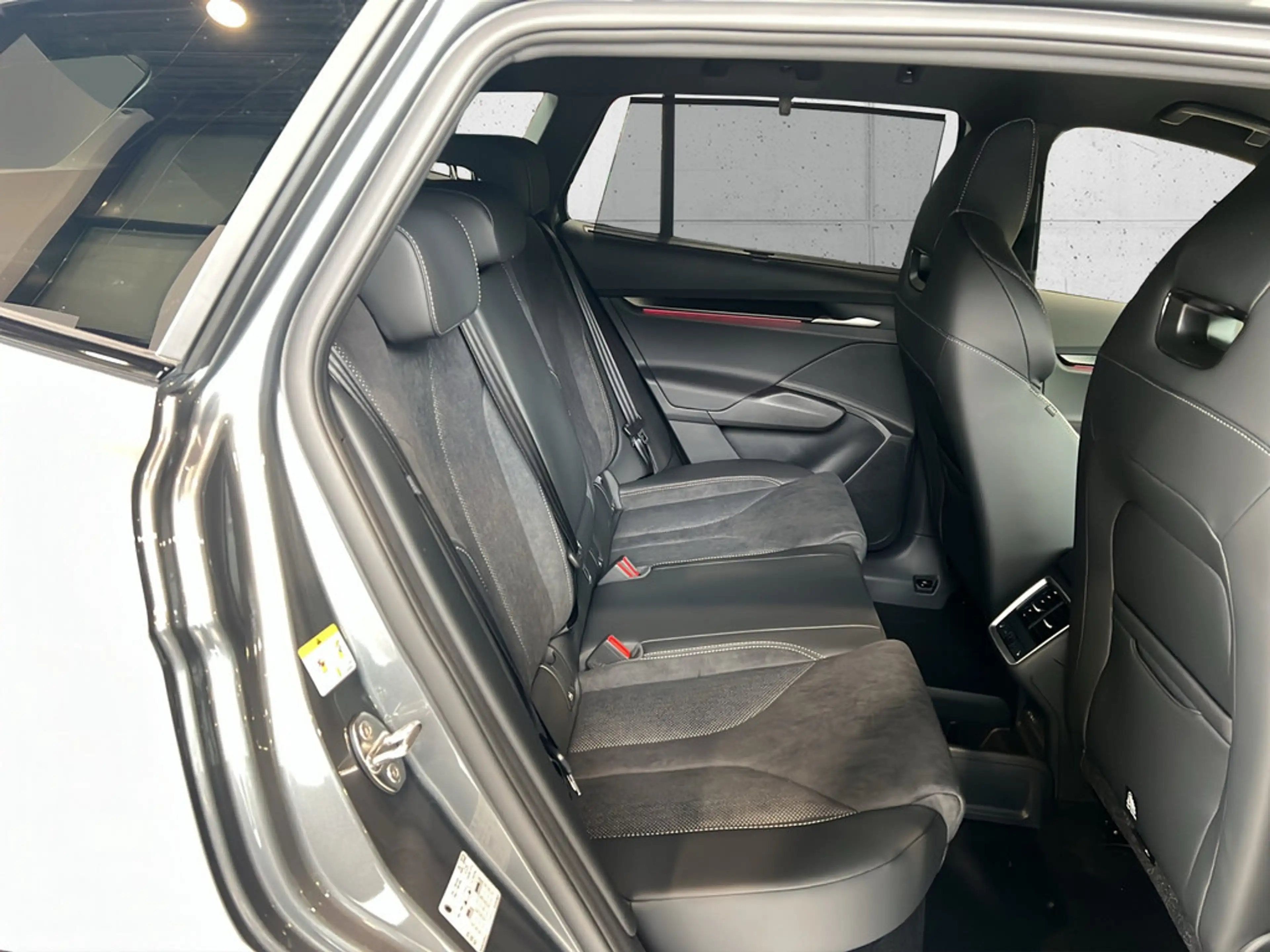 Skoda Enyaq 85 Sportline SHZ ACC HUD LED NAVI AHK — photo 11