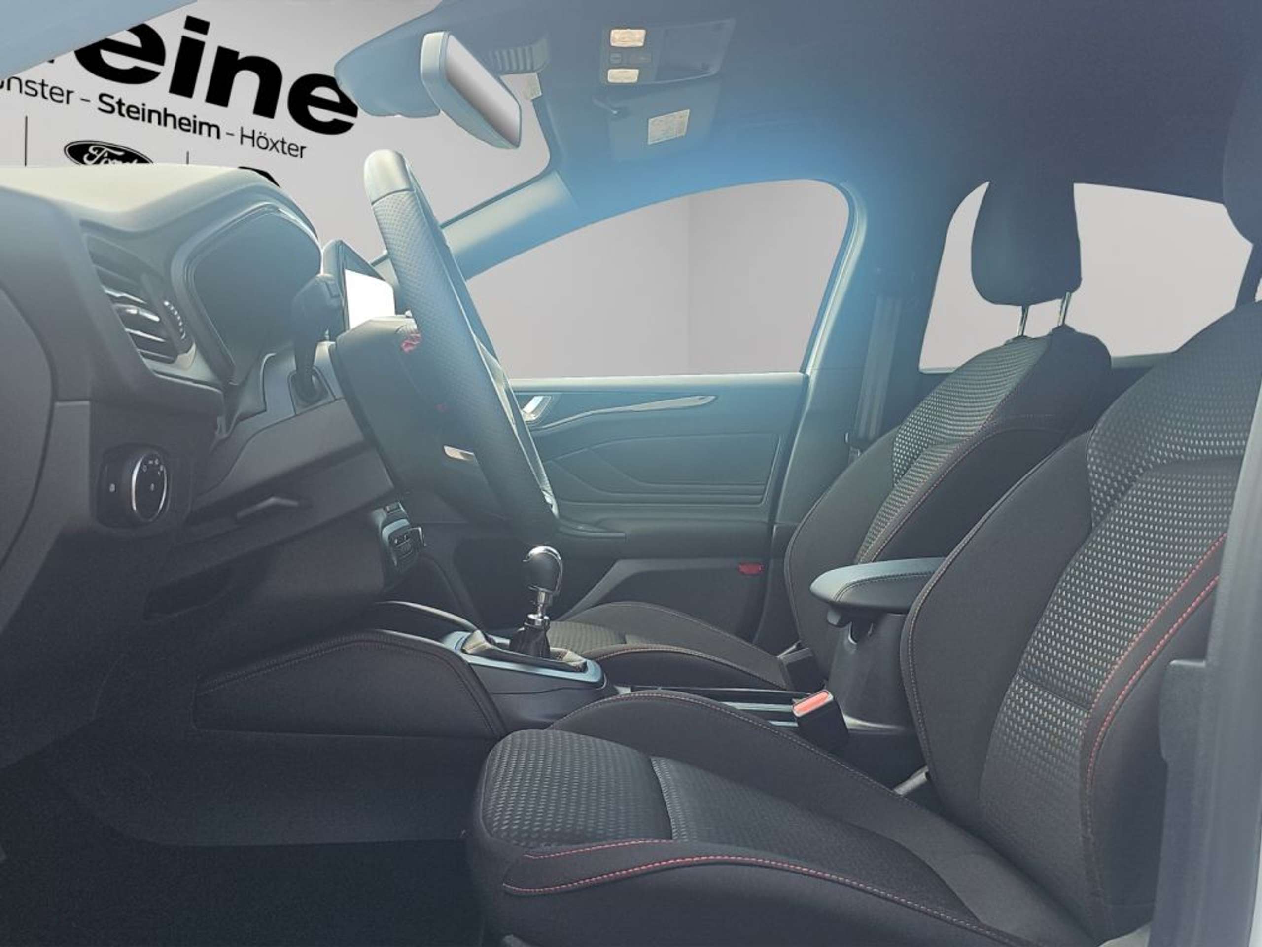 Fahrzeugabbildung Ford Focus 1.0 EcoBoost Hybrid ST-LINE X - mit KI generiert/bearbeitet