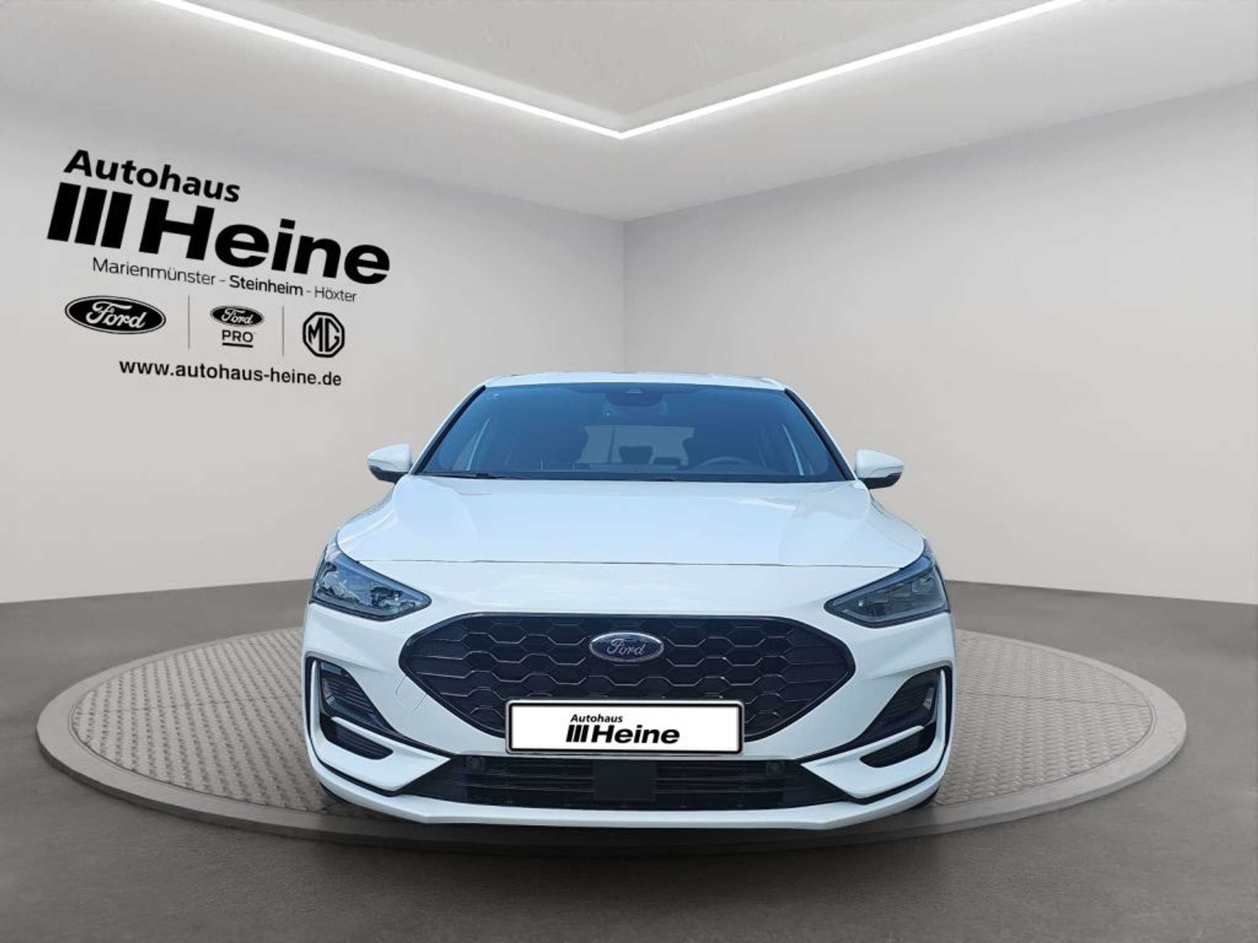Fahrzeugabbildung Ford Focus 1.0 EcoBoost Hybrid ST-LINE X - mit KI generiert/bearbeitet