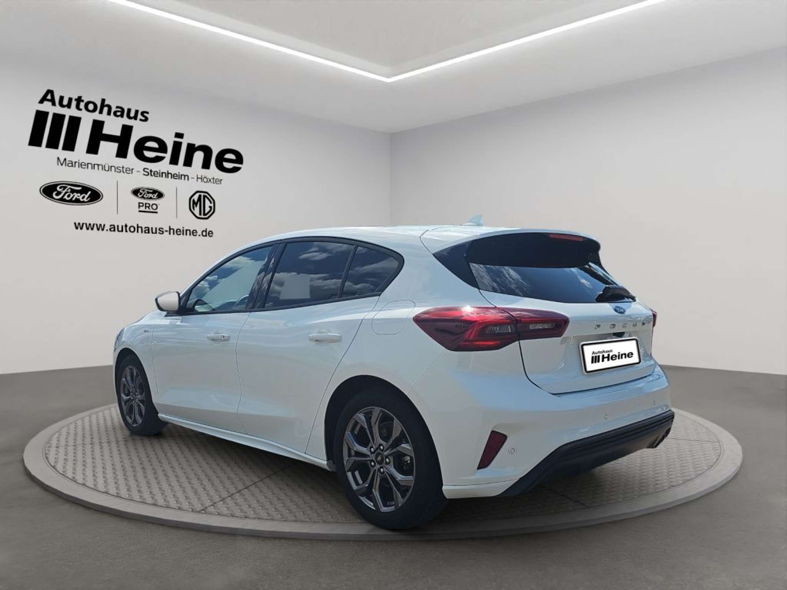 Fahrzeugabbildung Ford Focus 1.0 EcoBoost Hybrid ST-LINE X - mit KI generiert/bearbeitet