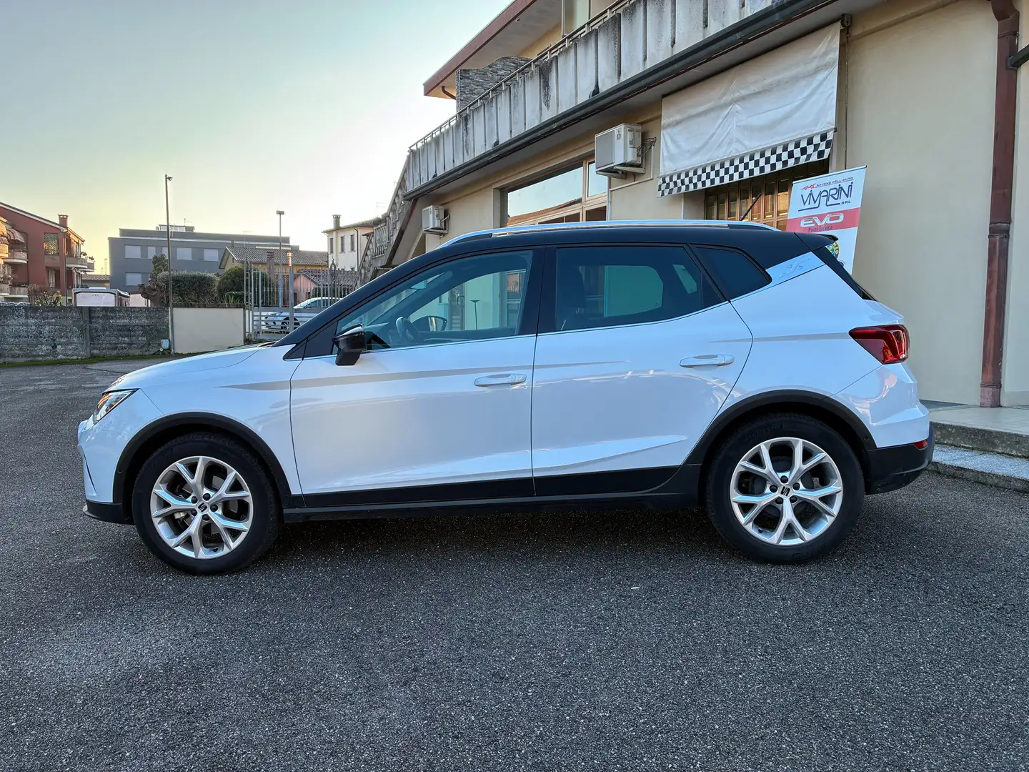 SEAT Arona 1.0 ECOTSI 95 CV FR Blanc - 2