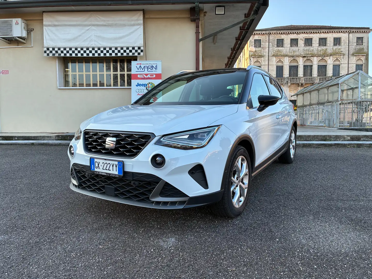 SEAT Arona 1.0 ECOTSI 95 CV FR Blanc - 1