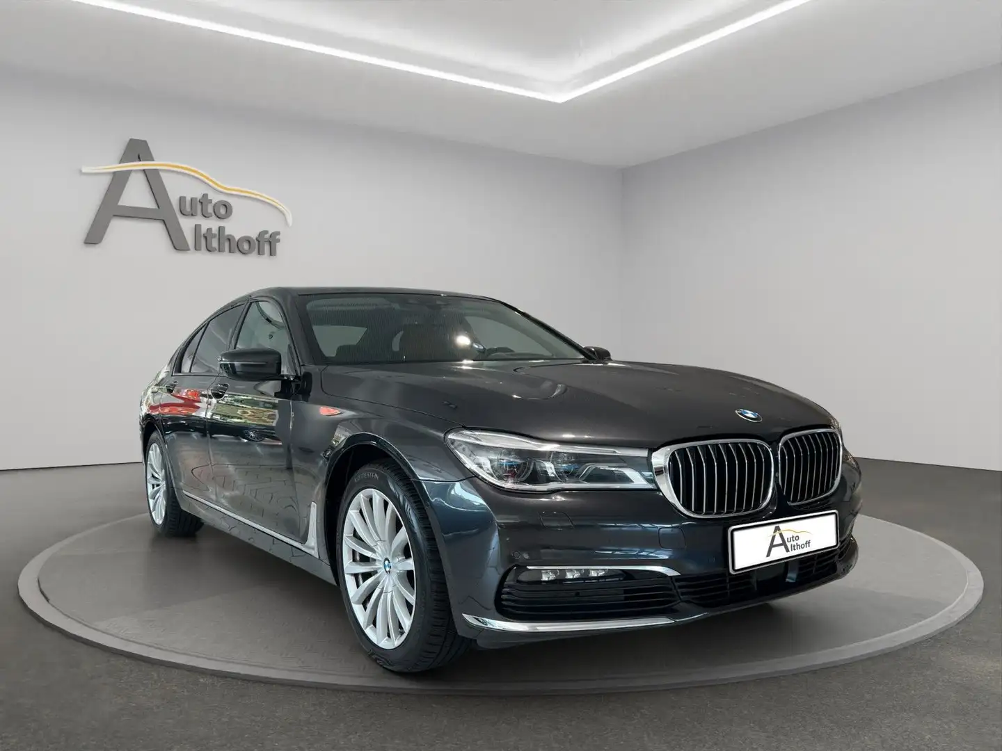BMW 740 d xDrive PARK HUD LASER 360° SCHIEBE ASSIST Šedá - 1