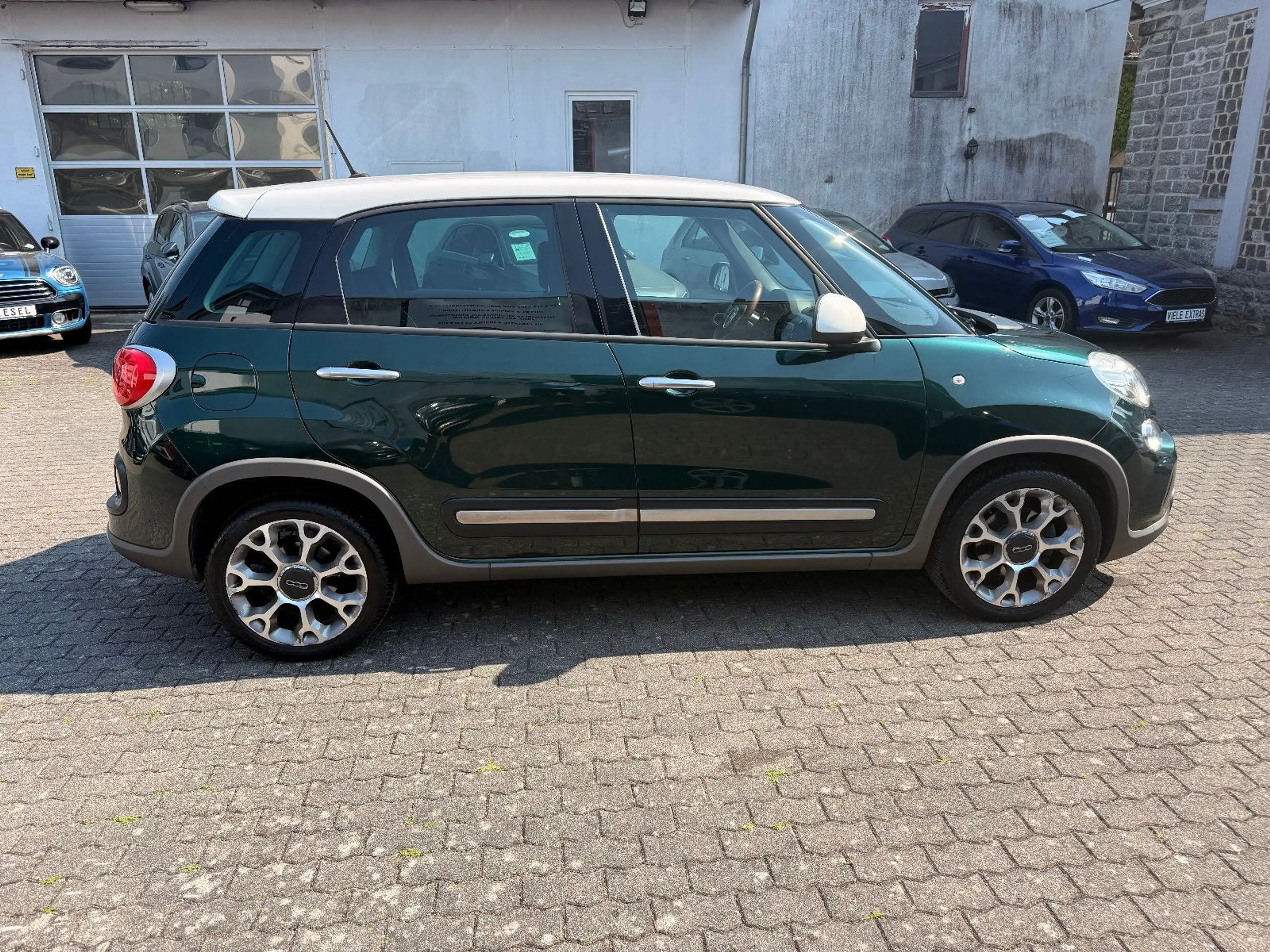 Fiat 500L Trekking TEIL-LEDER NAVI PDC SHZ 6-GANG Eu6 — photo 12