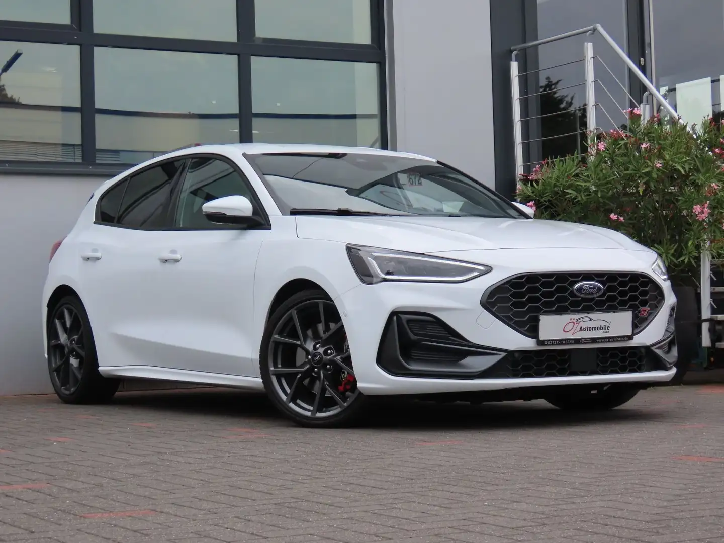 Ford Focus 2,3 EcoBoost ST X Autom. Leder Ambiente Weiß - 2