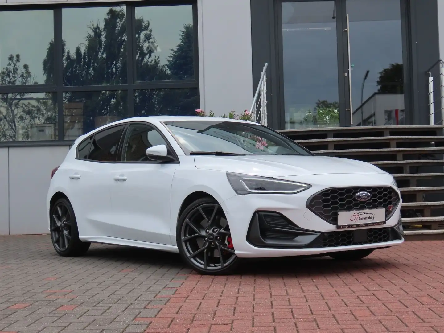 Ford Focus 2,3 EcoBoost ST X Autom. Leder Ambiente Weiß - 1