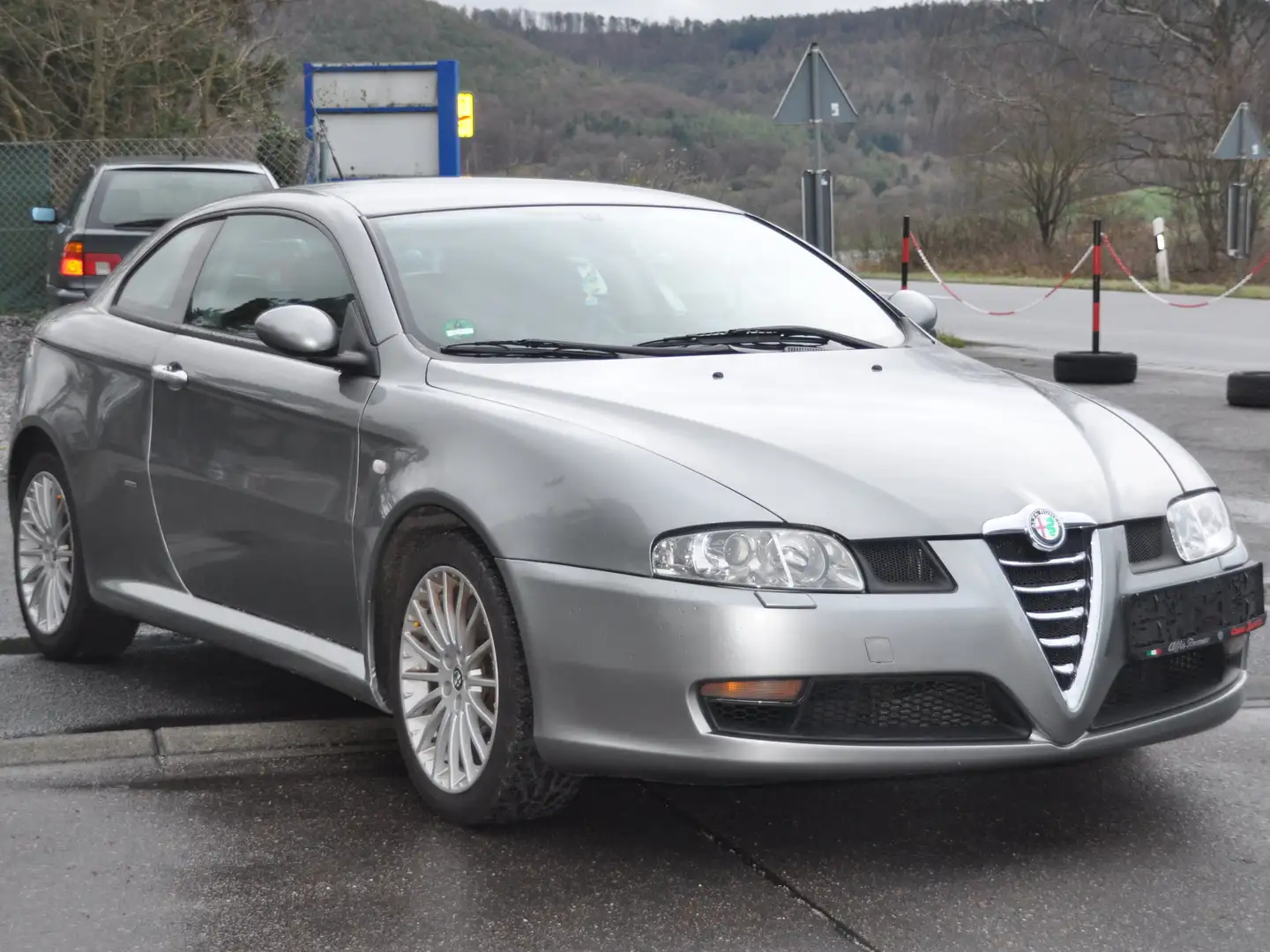 Alfa Romeo GT 1.9 JTD 16V  Distinctive  BOSE Klima  Xenon Gris - 1