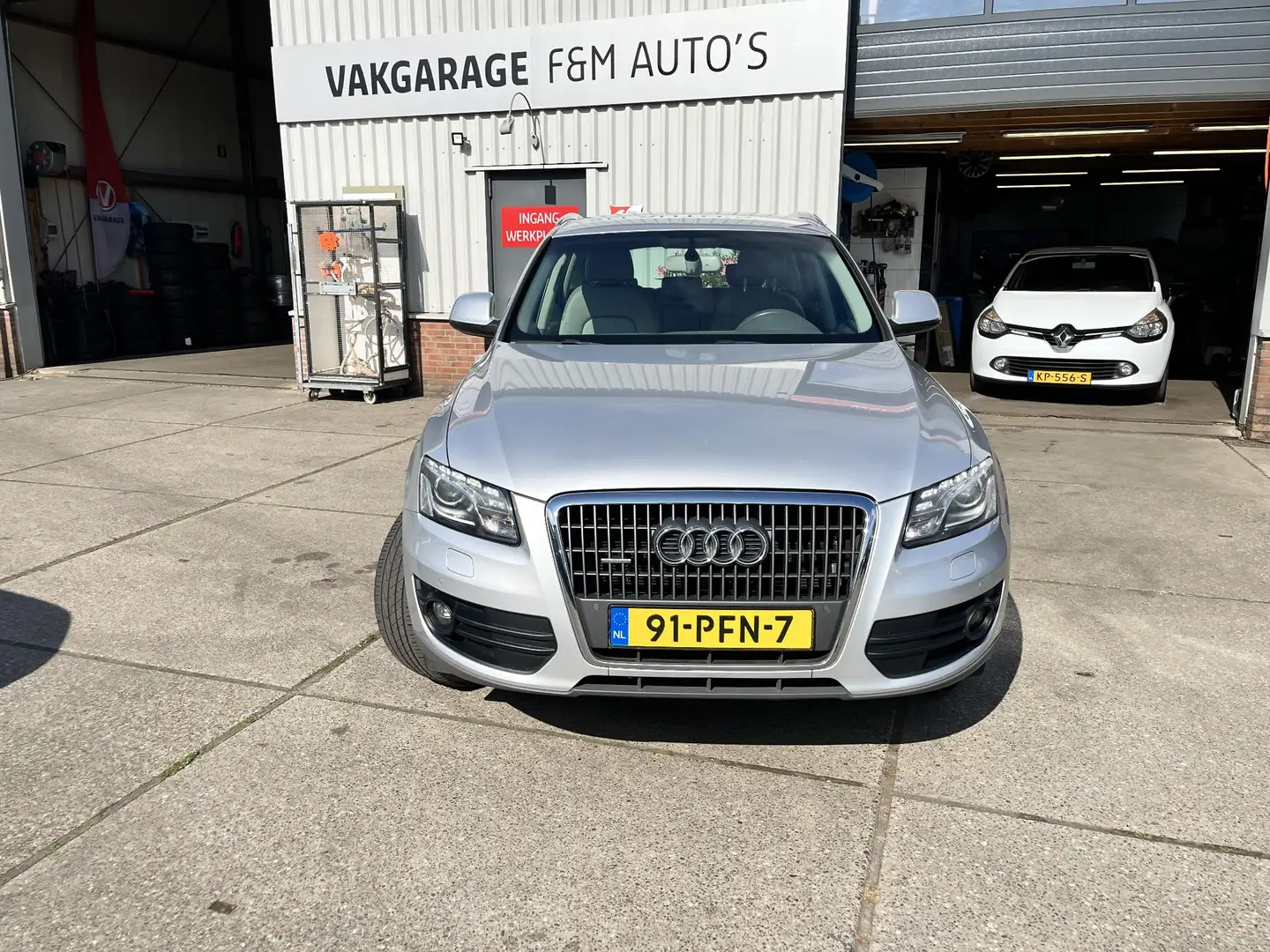 Audi Q5 2.0 TFSI quattro Pro Line Grijs - 2