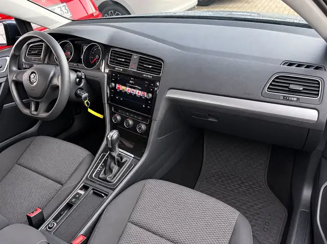 Volkswagen Golf view 10