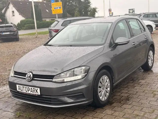 Volkswagen Golf view 3