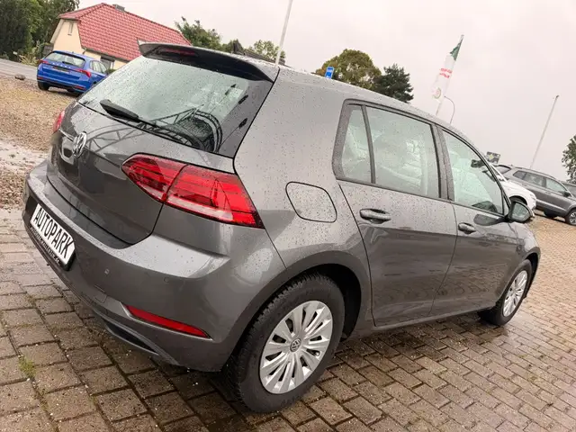 Volkswagen Golf view 6
