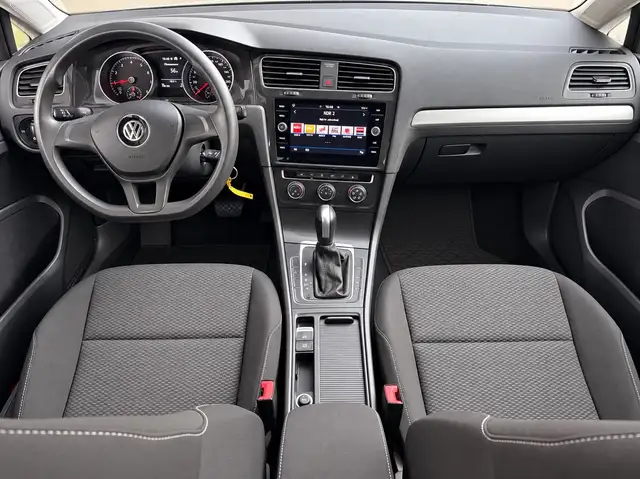 Volkswagen Golf view 11