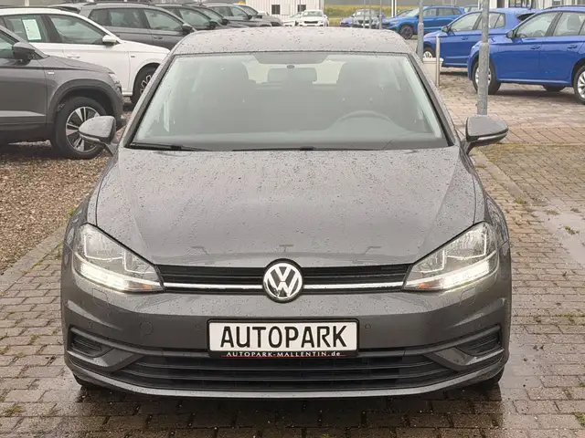 Volkswagen Golf view 2
